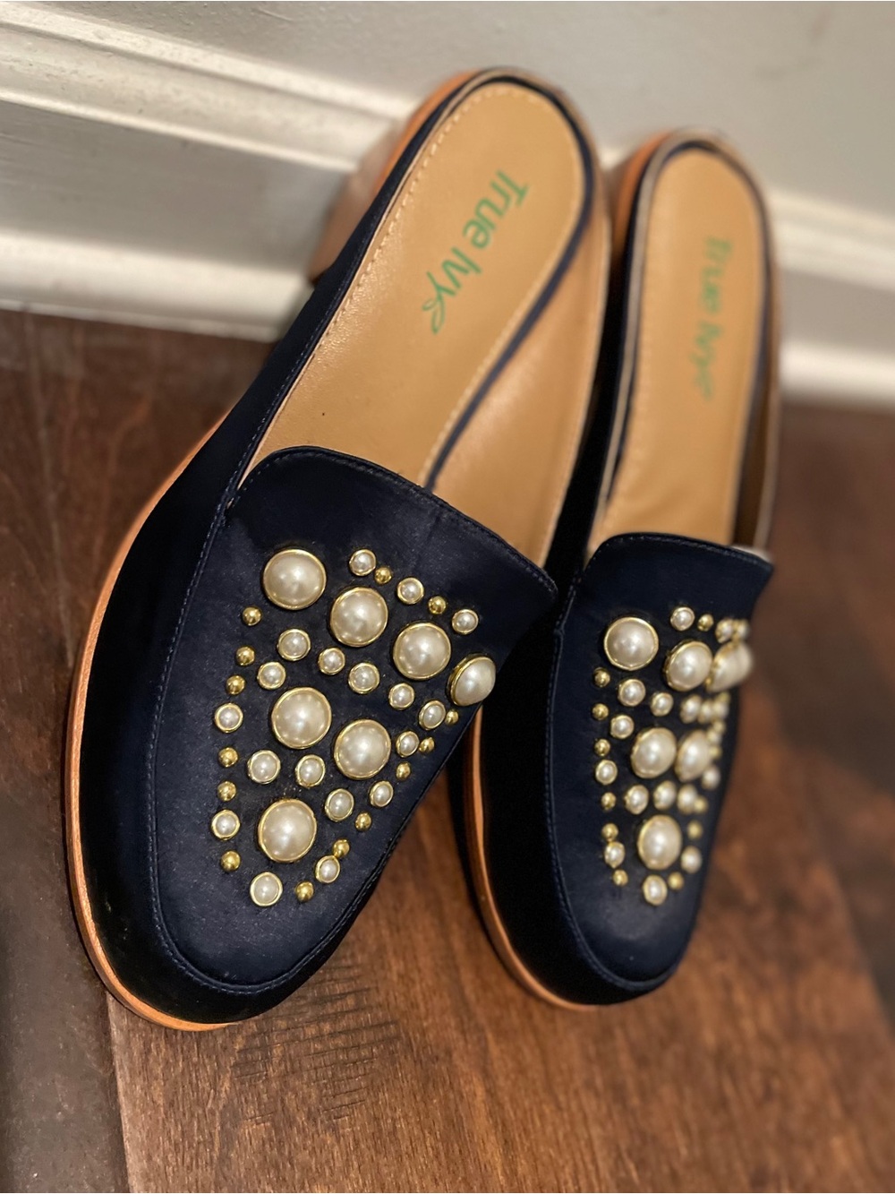 True Ivy Annabelle SlipOn Mules Size 8.5 Navy Satin Upper Embellished CasualGlam